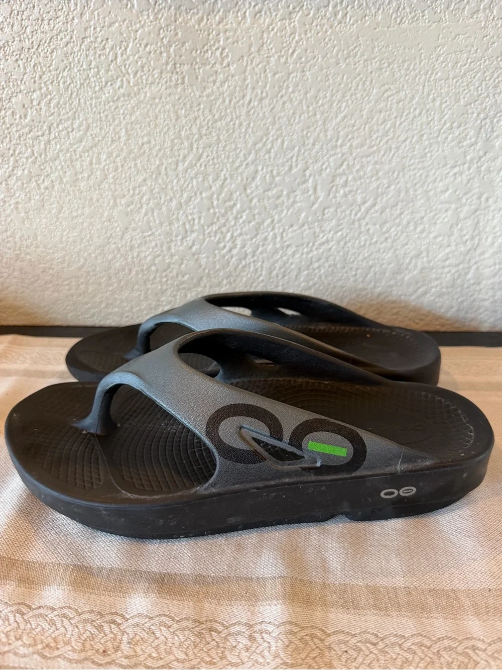 OOFOS Graphite Ooriginal Sports Recovery Flip Flop Sandals